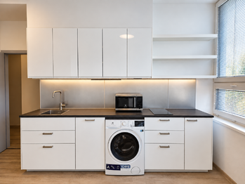 kuchyňská linka - Pronájem bytu 1+kk v osobním vlastnictví 27 m², České Budějovice 