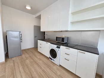 pokoj s kuchyňským koutem - Pronájem bytu 1+kk v osobním vlastnictví 27 m², České Budějovice