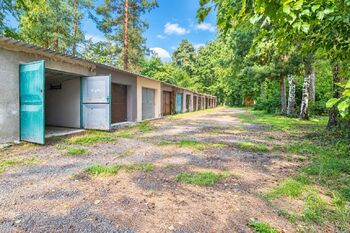 Garáž v ceně nájmu - Pronájem bytu 3+1 v osobním vlastnictví 67 m², Praha 9 - Klánovice