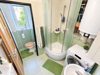 Koupelna s WC - Pronájem bytu 3+1 v osobním vlastnictví 67 m², Praha 9 - Klánovice