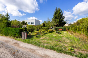 zahrádka je oplocena - Prodej chaty / chalupy 22 m², Pardubice