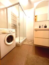 Koupelna - Pronájem bytu 2+kk v osobním vlastnictví 42 m², Praha 8 - Libeň