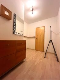 Chodba - Pronájem bytu 2+kk v osobním vlastnictví 42 m², Praha 8 - Libeň