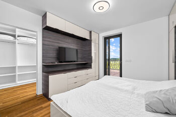 Prodej domu 304 m², Praha 10 - Křeslice