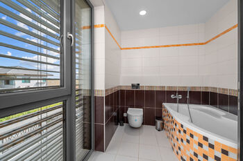 Prodej domu 304 m², Praha 10 - Křeslice