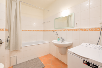 Prodej bytu 1+kk v osobním vlastnictví 35 m², Praha 10 - Strašnice