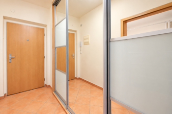 Prodej bytu 1+kk v osobním vlastnictví 35 m², Praha 10 - Strašnice