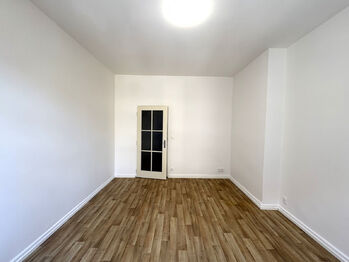 Ložnice - Pronájem bytu 1+1 v osobním vlastnictví 55 m², Praha 8 - Libeň