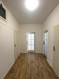 Předsíň - Pronájem bytu 1+1 v osobním vlastnictví 55 m², Praha 8 - Libeň