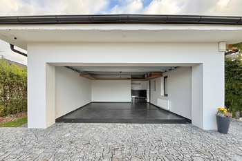 garáž - Prodej domu 226 m², Sibřina