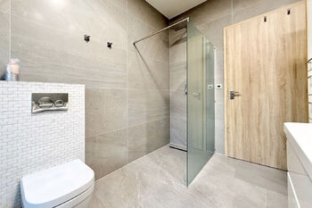 koupelna - Prodej domu 226 m², Sibřina