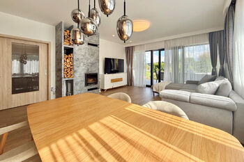 obývací pokoj + kk - Prodej domu 226 m², Sibřina