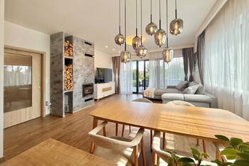 obývací pokoj + kk - Prodej domu 226 m², Sibřina