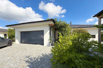 dvůr - Prodej domu 226 m², Sibřina