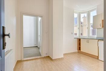 Předsíň - Prodej bytu 1+1 v osobním vlastnictví 33 m², Praha 6 - Dejvice