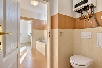 WC - Prodej bytu 1+1 v osobním vlastnictví 33 m², Praha 6 - Dejvice