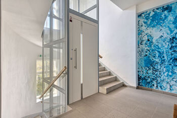 Domovní chodba - Prodej bytu 1+1 v osobním vlastnictví 33 m², Praha 6 - Dejvice