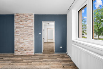 Obývací pokoj - Prodej bytu 3+1 v družstevním vlastnictví 61 m², Borovany