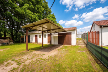 Garáž - Prodej bytu 3+1 v družstevním vlastnictví 61 m², Borovany