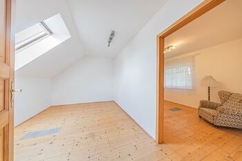1. pokoj v patře - Prodej domu 165 m², Senec