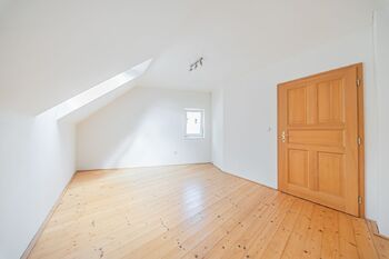3.pokoj v patře - Prodej domu 165 m², Senec