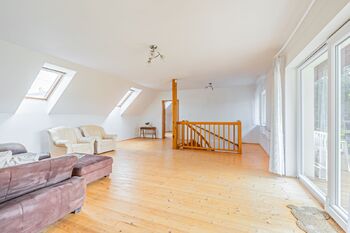 obývací pokoj v patře - Prodej domu 165 m², Senec