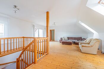 obývací pokoj v patře - Prodej domu 165 m², Senec