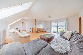 obývací pokoj v patře - Prodej domu 165 m², Senec