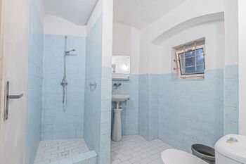 koupelna v přízemí - Prodej domu 165 m², Senec