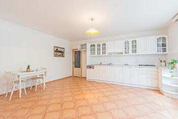 kuchyň v přízemí - Prodej domu 165 m², Senec