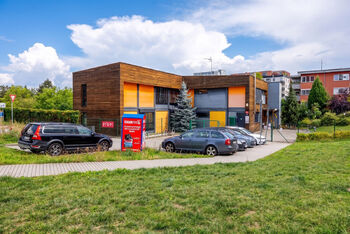 Okolí domu - Prodej bytu 2+kk v osobním vlastnictví 58 m², Praha 9 - Letňany