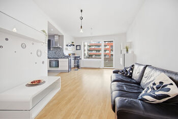 Obývací pokoj + kuchyně - Prodej bytu 2+kk v osobním vlastnictví 58 m², Praha 9 - Letňany 