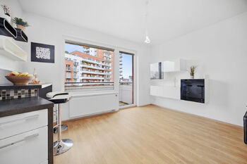 Obývací pokoj + kuchyně - Prodej bytu 2+kk v osobním vlastnictví 58 m², Praha 9 - Letňany