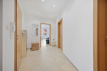 Předsíň - Prodej bytu 2+kk v osobním vlastnictví 58 m², Praha 9 - Letňany