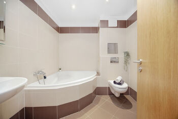 Koupelna + WC - Prodej bytu 2+kk v osobním vlastnictví 58 m², Praha 9 - Letňany
