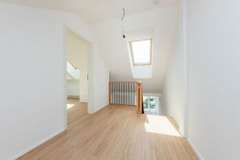4. Galerie v 8. NP a schodiště do 7. NP - Prodej bytu 3+kk v osobním vlastnictví 72 m², Praha 3 - Žižkov
