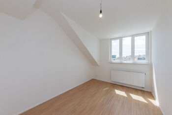 11. Ložnice v 7. NP - Prodej bytu 3+kk v osobním vlastnictví 72 m², Praha 3 - Žižkov