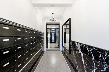 16. Vstup do domu - Prodej bytu 3+kk v osobním vlastnictví 72 m², Praha 3 - Žižkov