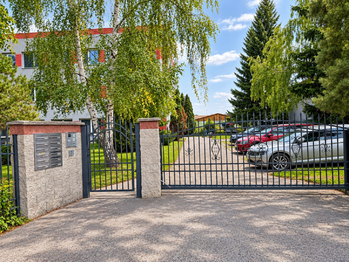 Brána - vjezd - Prodej bytu 2+kk v osobním vlastnictví 35 m², Kralupy nad Vltavou