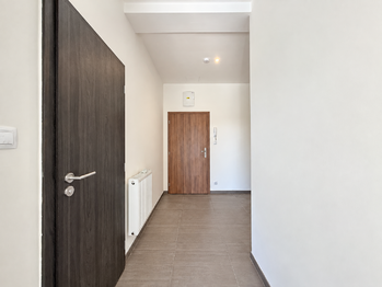 Chodba - Pronájem bytu 2+kk v osobním vlastnictví 44 m², Milovice