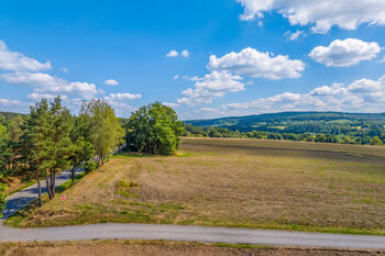 Prodej pozemku 4011 m², Chrášťany