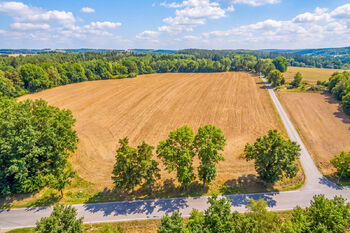 Prodej pozemku 4011 m², Chrášťany