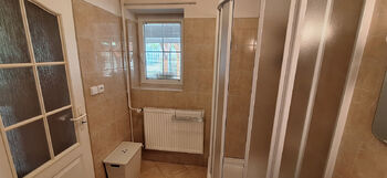Koupelna v přízemí - Prodej domu 92 m², Moravské Málkovice
