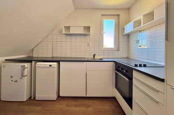 kuchyně v patře - Prodej domu 157 m², Jílové u Prahy