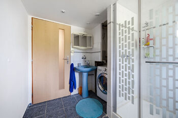 koupelna - 1PP - Prodej domu 148 m², Úžice