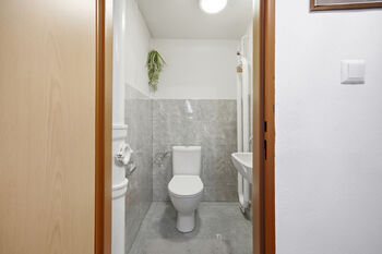 samostatná toaleta - 1PP - Prodej domu 148 m², Úžice