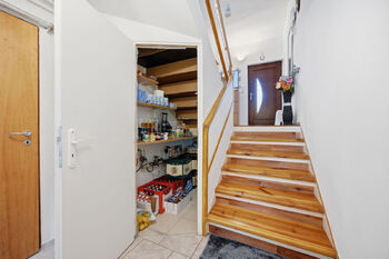 Spíž pod schodištěm - 1PP - Prodej domu 148 m², Úžice