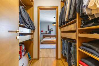 Šatna - Prodej bytu 3+kk v osobním vlastnictví 111 m², Praha 5 - Smíchov