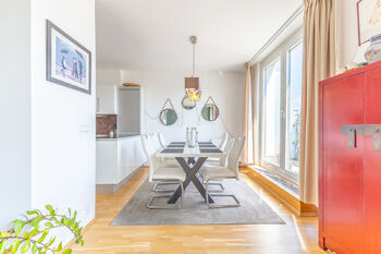 Jídelna s kuchyní - Prodej bytu 3+kk v osobním vlastnictví 111 m², Praha 5 - Smíchov