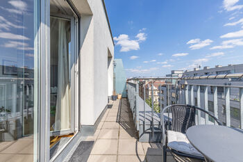 Jižní terasa s výhledem na Prahu - Prodej bytu 3+kk v osobním vlastnictví 111 m², Praha 5 - Smíchov